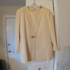 Woman's Classy Wool Yellow Suit. Size 14